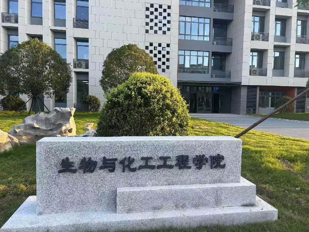 振兴区扬州职业大学体育场高杆灯项目